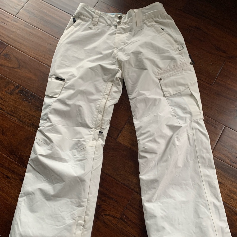 Women’s white snowpants